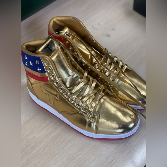 Trump Never Surrender Gold Sneaker - Picture 8 of 10